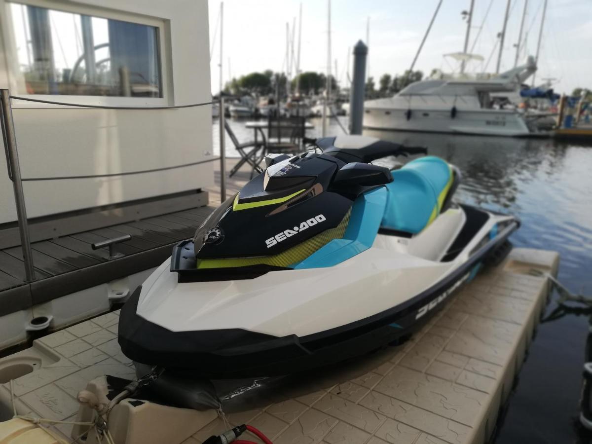 Marina Degli Estensi Floating Resort Llido Degli Estensi Εξωτερικό φωτογραφία